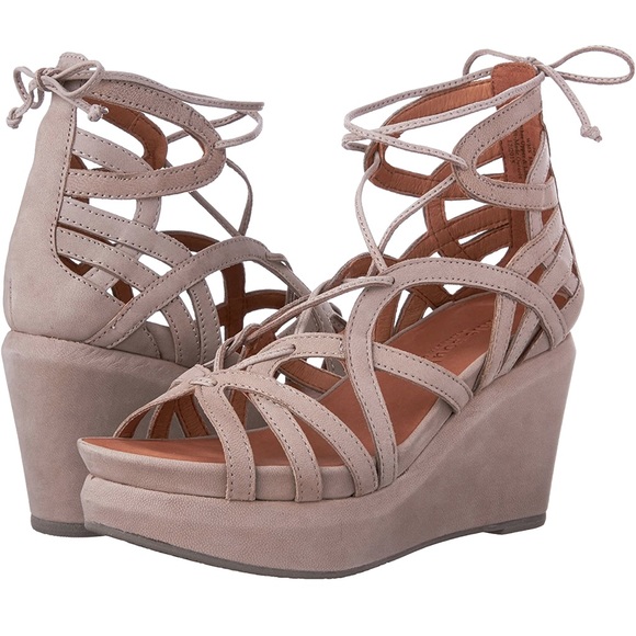 gentle souls Shoes - Gentle Souls Kenneth Cole Women's Joy Platform Wedge Sandals *New In Box”